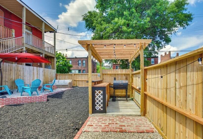 St Louis Home W/ Deck, Outdoor Bar & Grill!
