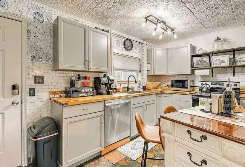 Sterling Home W/ Patio, Bbq Grill & Fire Pit!