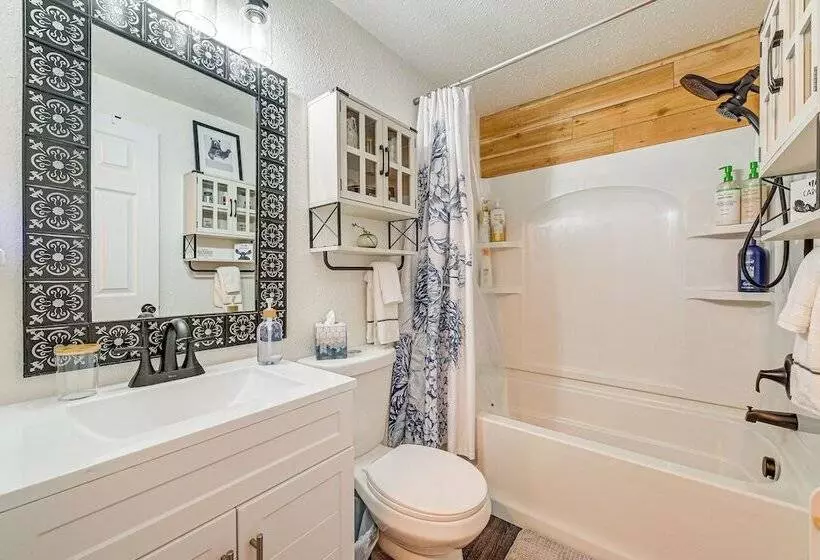 Sterling Home W/ Patio, Bbq Grill & Fire Pit!