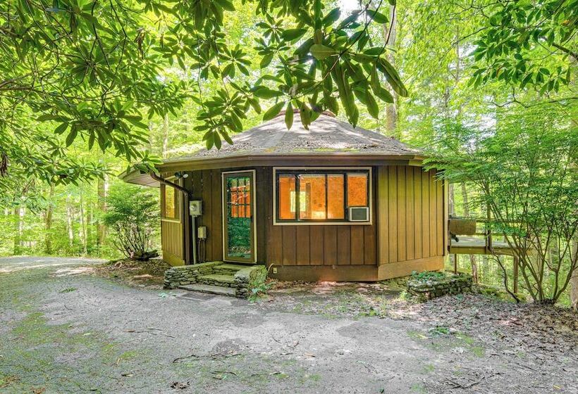 The Round House    Treetop North Carolina Cabin!