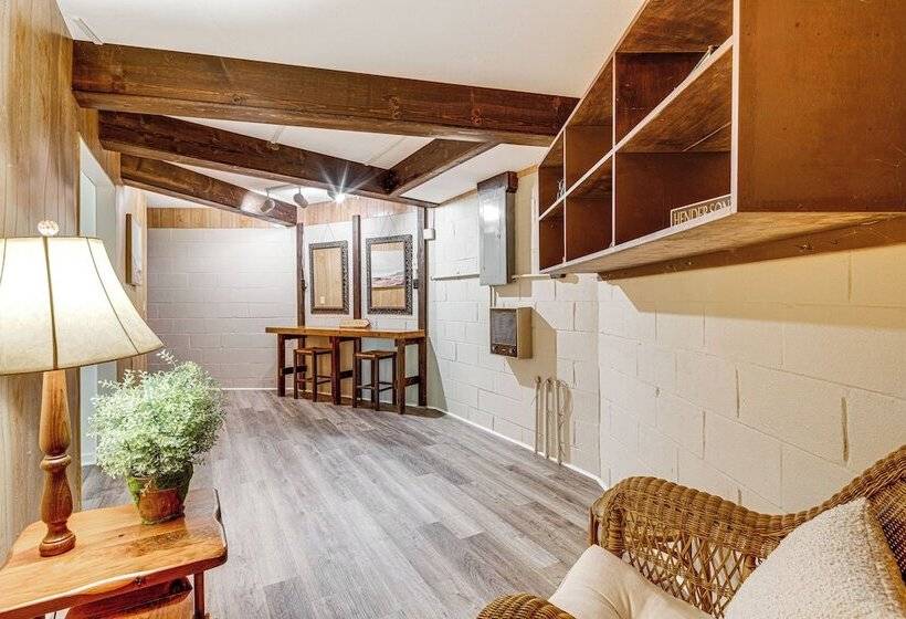 The Round House    Treetop North Carolina Cabin!