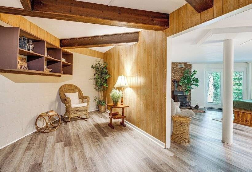 The Round House    Treetop North Carolina Cabin!