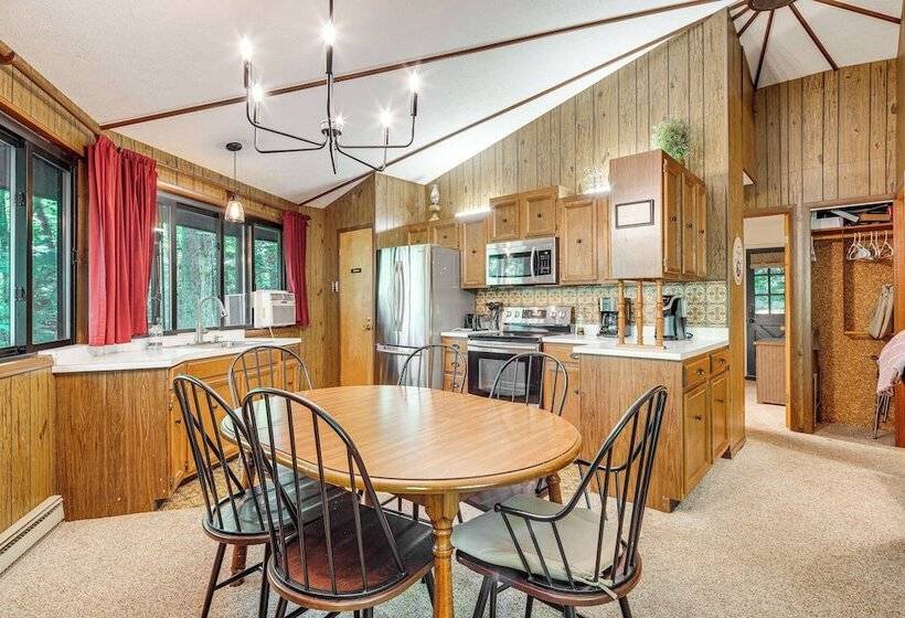 The Round House    Treetop North Carolina Cabin!