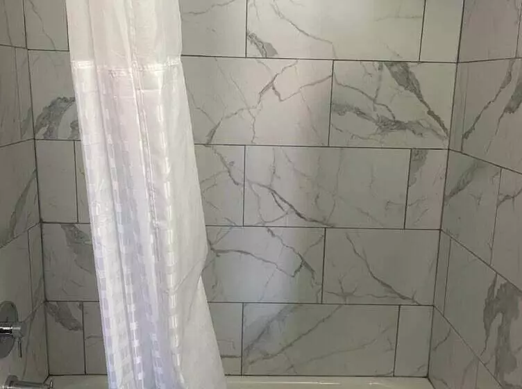 Travelers Rest Motel