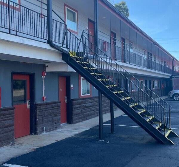 Travelers Rest Motel