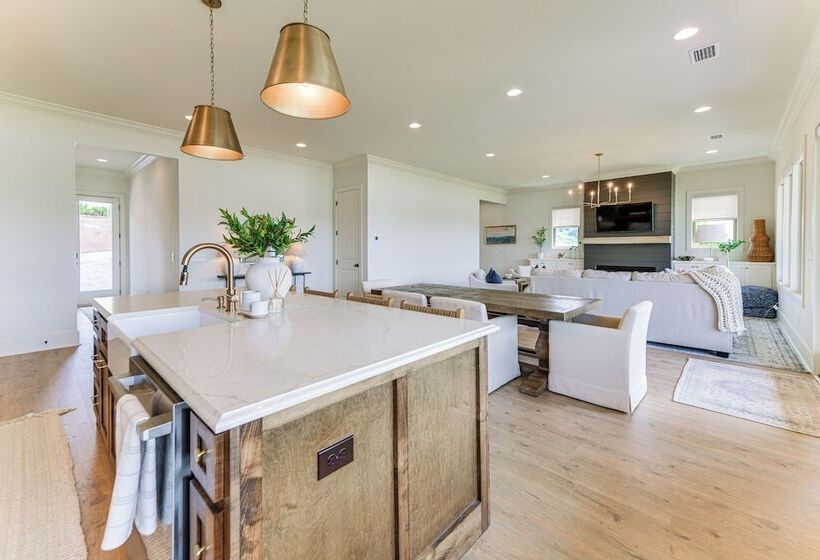 Waterfront Alexander City Home W/ Private Dock!