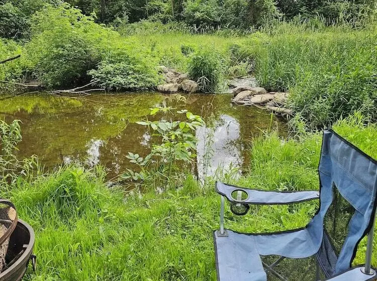 ホテル Glamping At Meadeville Farm