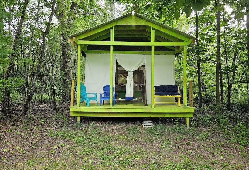 ホテル Glamping At Meadeville Farm