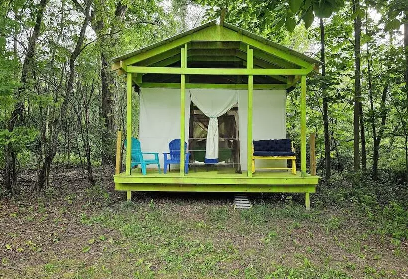 ホテル Glamping At Meadeville Farm