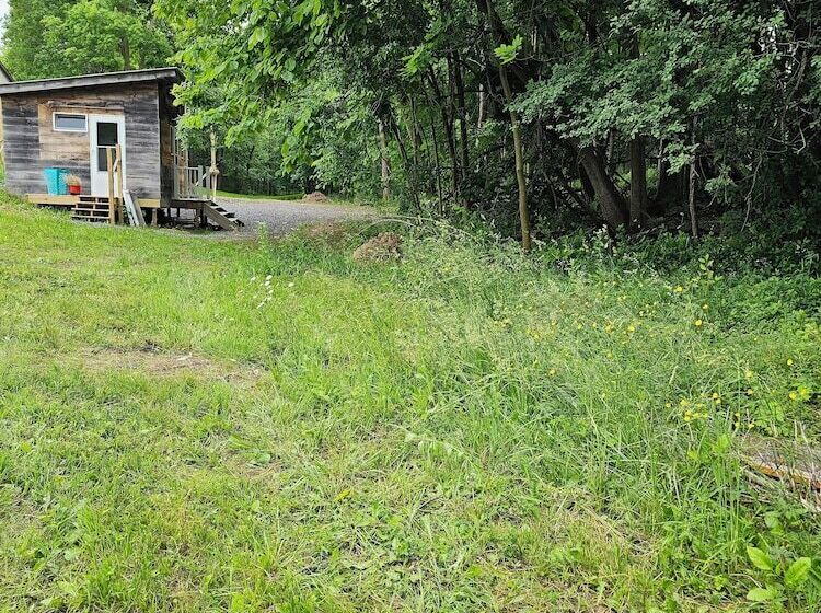 ホテル Glamping At Meadeville Farm