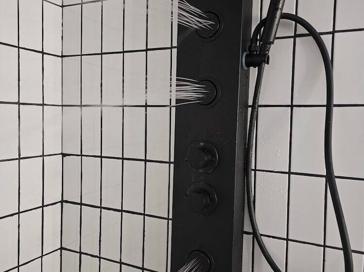 ホテル Glamping At Meadeville Farm