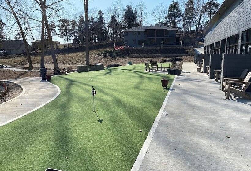 בית מלון כפרי Pebble Bay Club