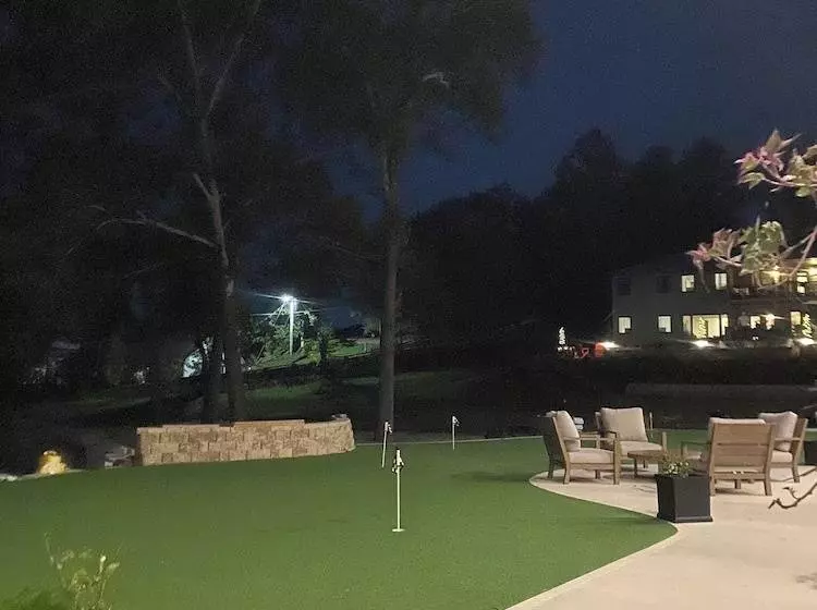 Hotelli Pebble Bay Club