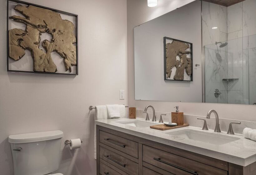 בית מלון כפרי Pebble Bay Club