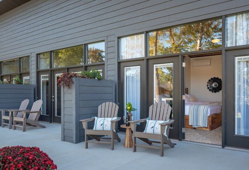 בית מלון כפרי Pebble Bay Club