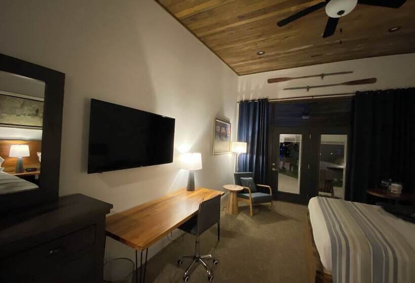 בית מלון כפרי Pebble Bay Club