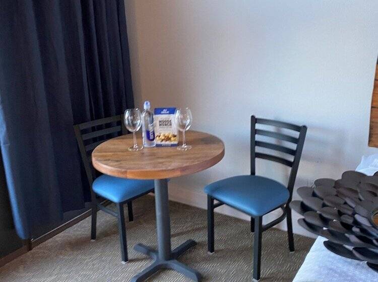 בית מלון כפרי Pebble Bay Club