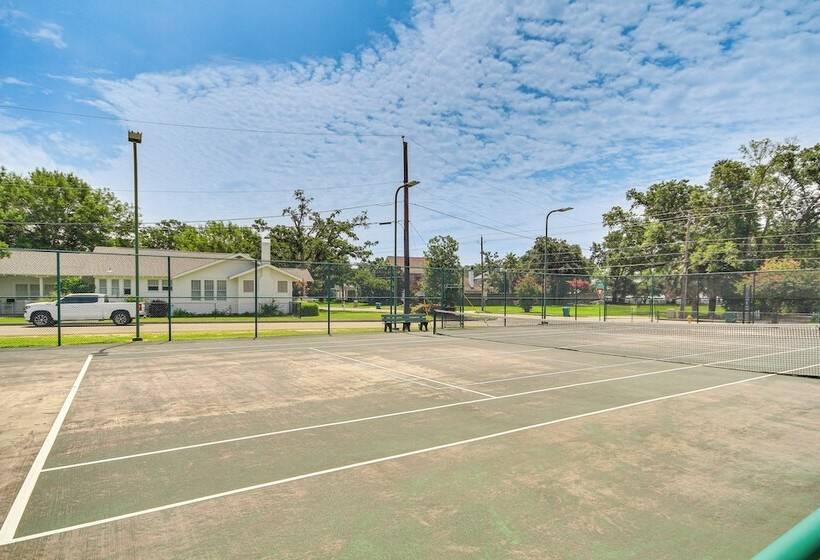 Lovely Gulfport Home: Walk To Beach,1 Mi To Marina