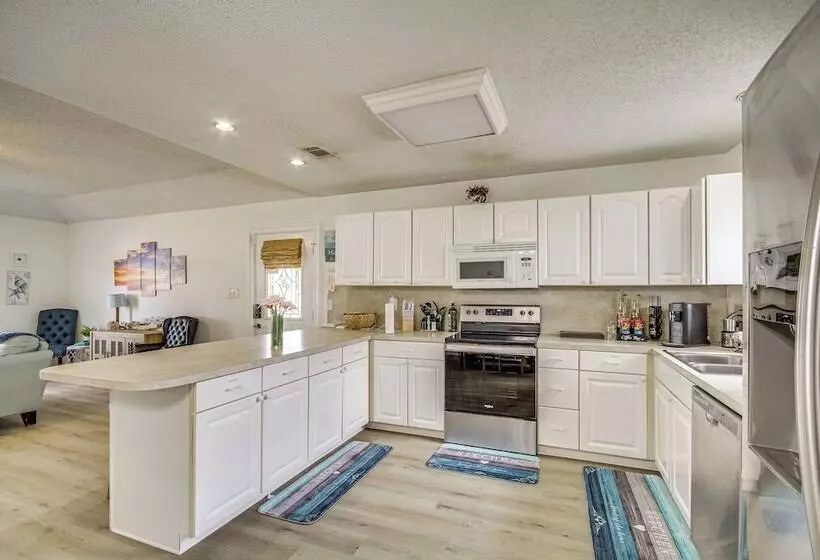 Lovely Gulfport Home: Walk To Beach,1 Mi To Marina