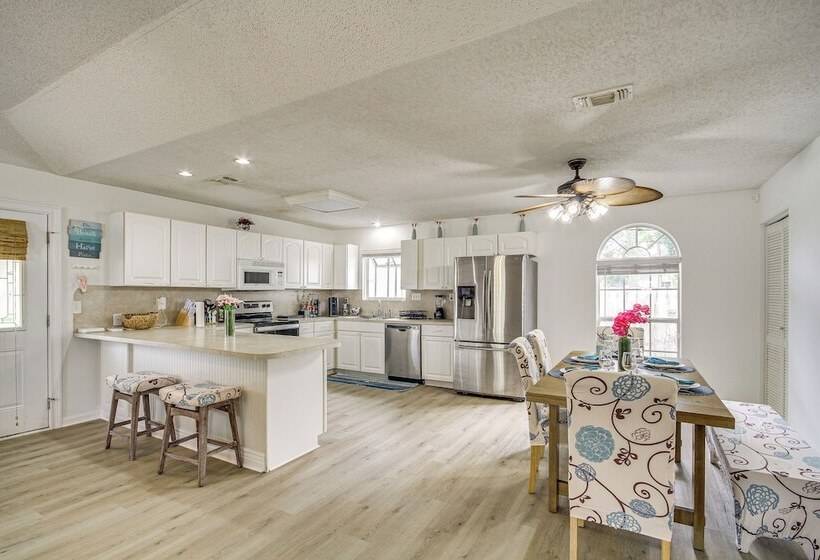 Lovely Gulfport Home: Walk To Beach,1 Mi To Marina