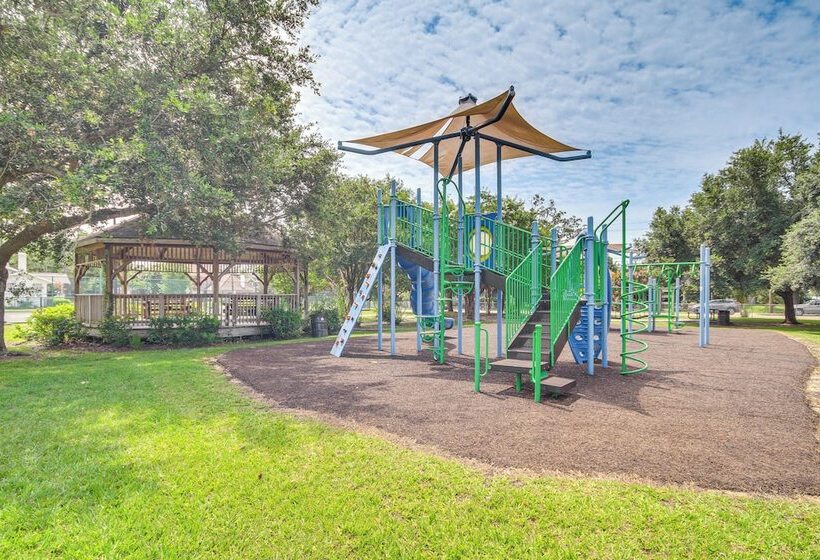 Lovely Gulfport Home: Walk To Beach,1 Mi To Marina