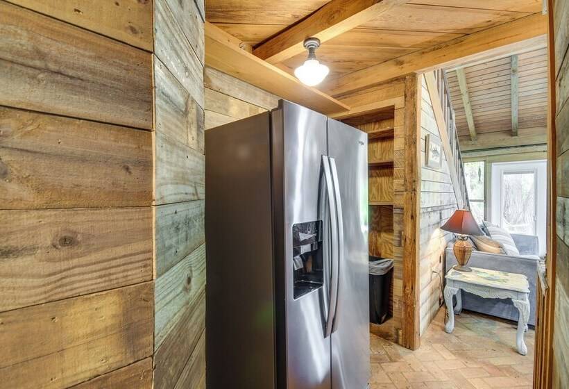 Riverfront Deck: Outdoor Retreat In Fairhope!