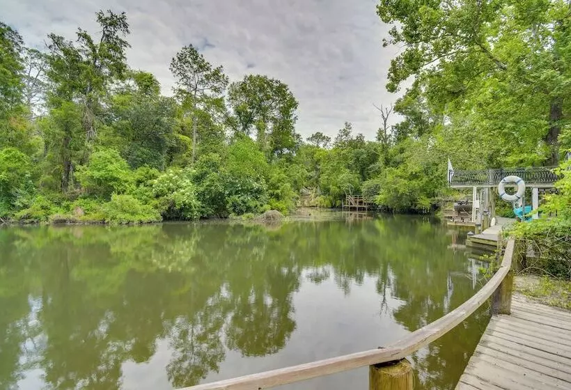 Riverfront Deck: Outdoor Retreat In Fairhope!