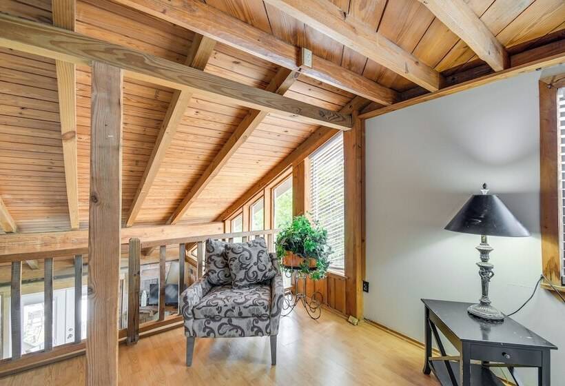 Riverfront Deck: Outdoor Retreat In Fairhope!