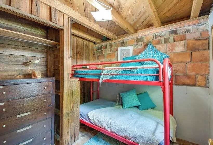 Riverfront Deck: Outdoor Retreat In Fairhope!