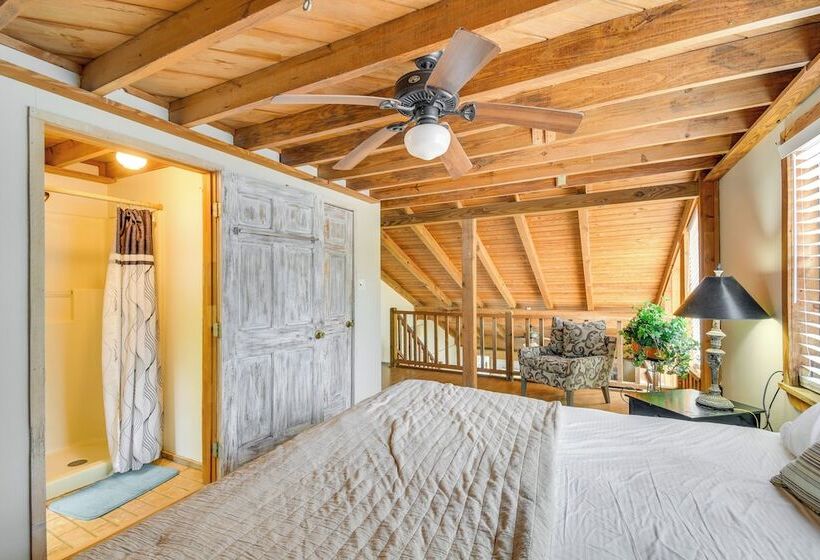 Riverfront Deck: Outdoor Retreat In Fairhope!