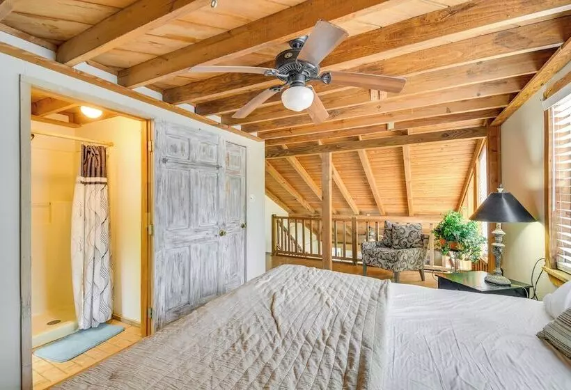 Riverfront Deck: Outdoor Retreat In Fairhope!