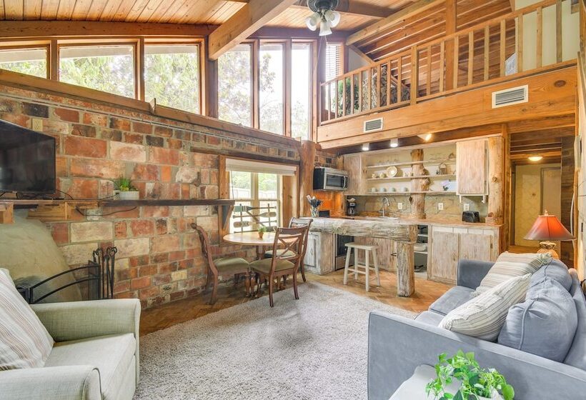 Riverfront Deck: Outdoor Retreat In Fairhope!