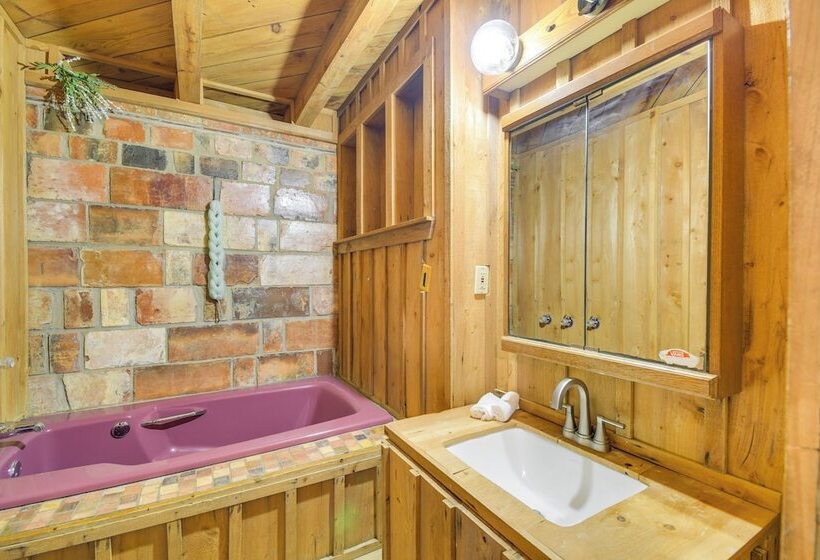 Riverfront Deck: Outdoor Retreat In Fairhope!