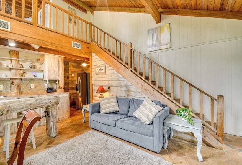 Riverfront Deck: Outdoor Retreat In Fairhope!