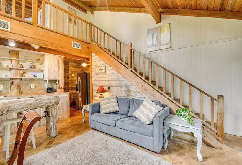 Riverfront Deck: Outdoor Retreat In Fairhope!