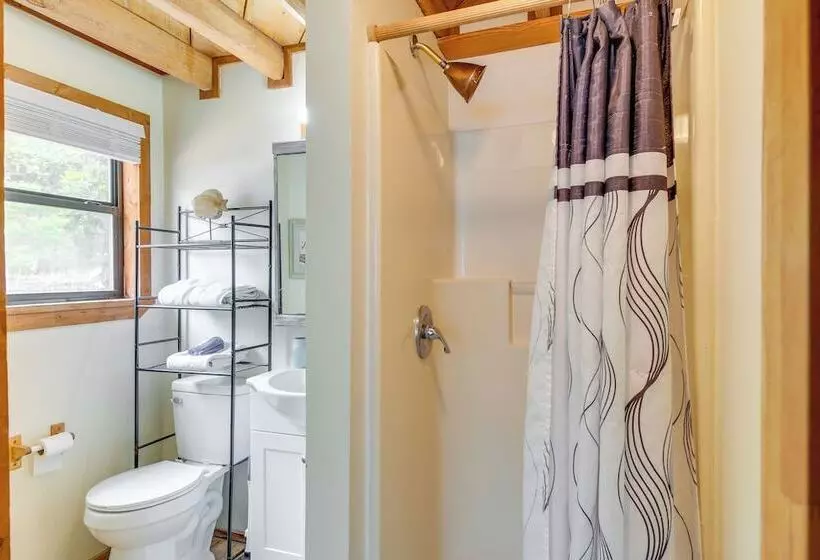 Riverfront Deck: Outdoor Retreat In Fairhope!