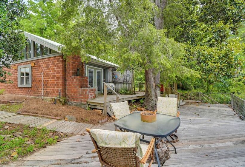 Riverfront Deck: Outdoor Retreat In Fairhope!