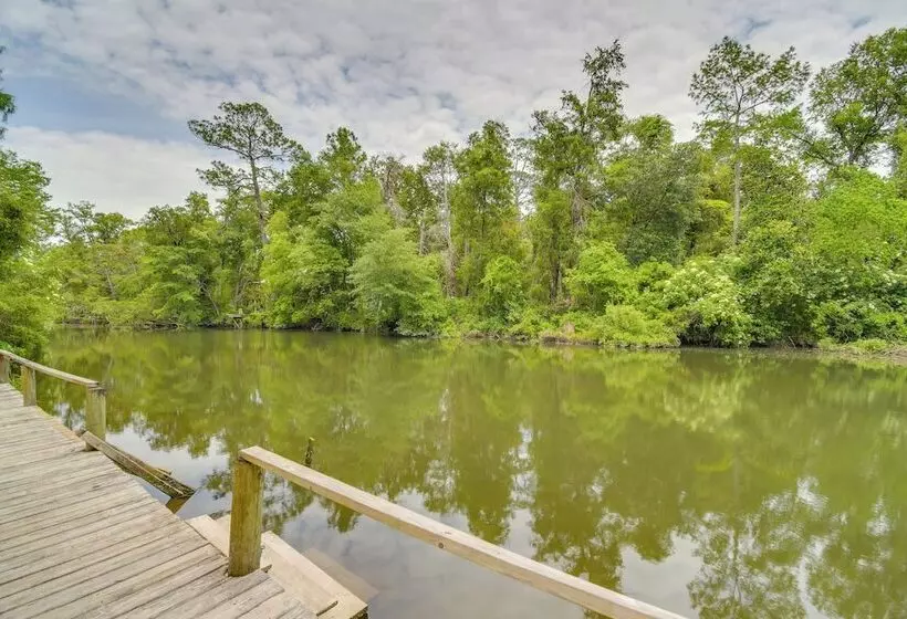 Riverfront Deck: Outdoor Retreat In Fairhope!