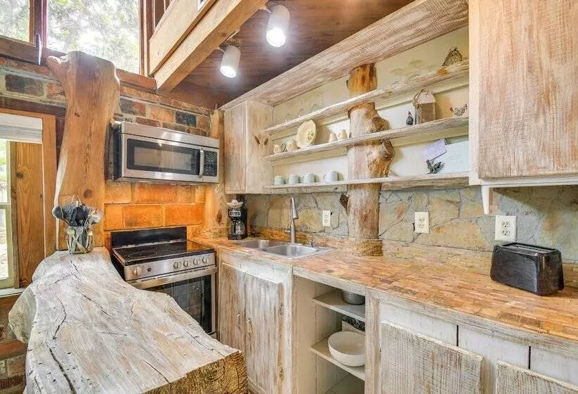 Riverfront Deck: Outdoor Retreat In Fairhope!