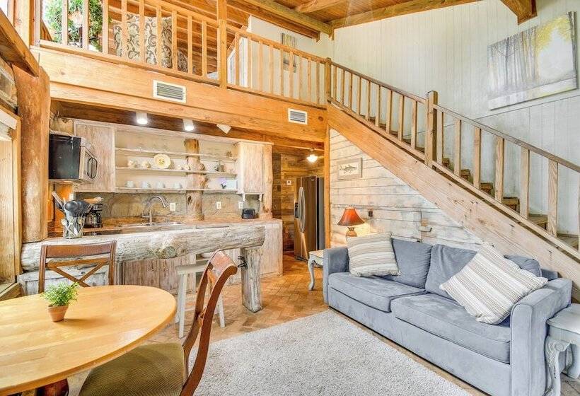 Riverfront Deck: Outdoor Retreat In Fairhope!