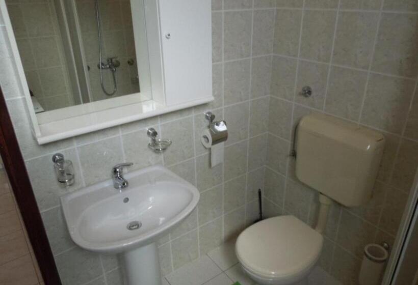 Пансион Apartments Julia