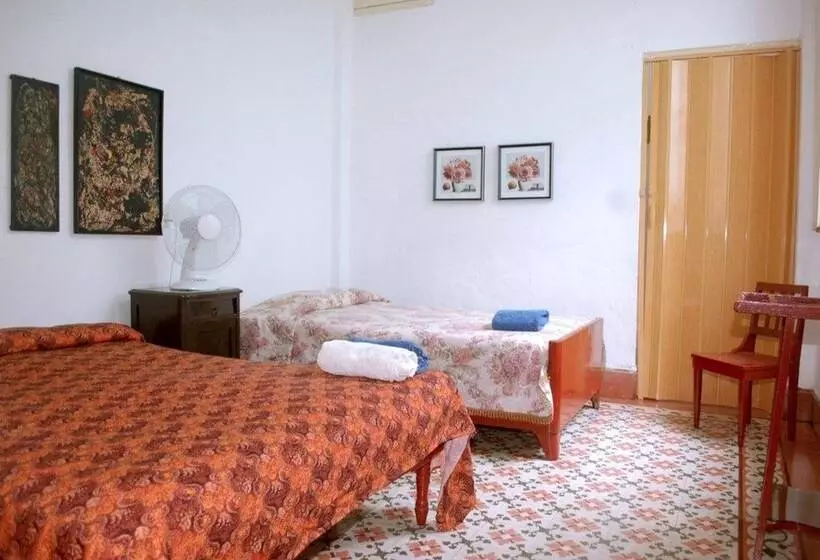 ペンション Casa Hostal Caliz