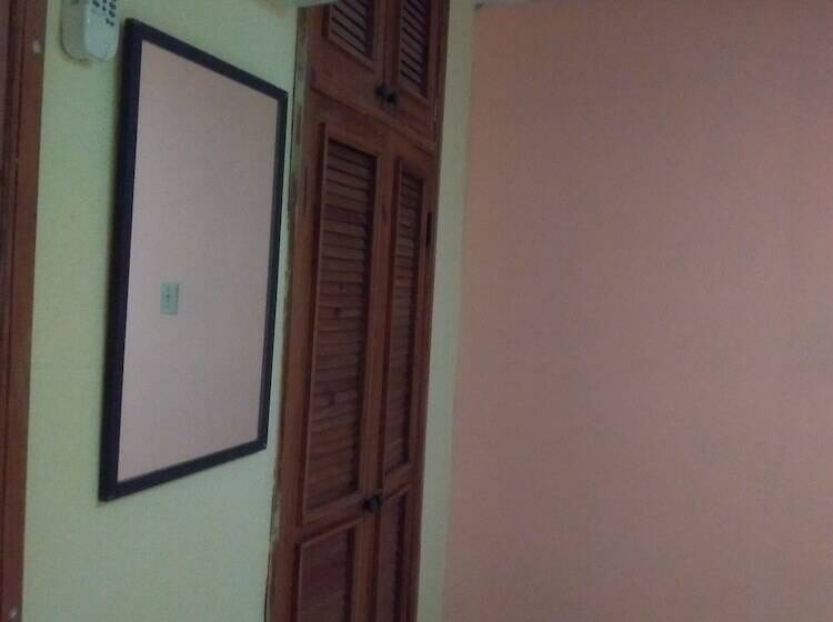 پانسیون Hostal San Lazaro 458