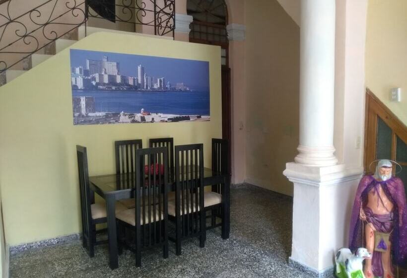 پانسیون Hostal San Lazaro 458