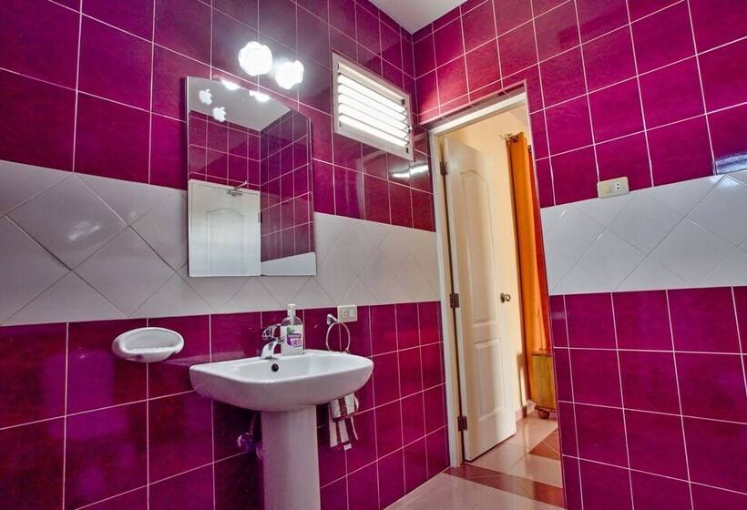 پانسیون Iriss House