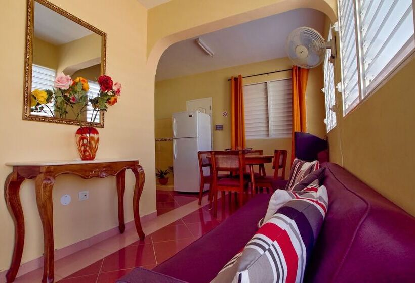 پانسیون Iriss House