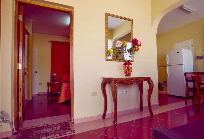 پانسیون Iriss House