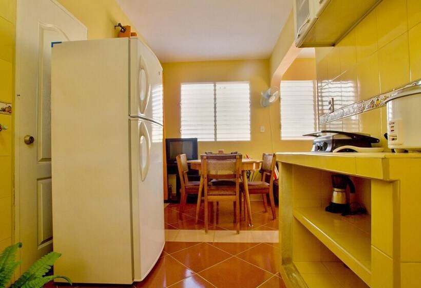 پانسیون Iriss House