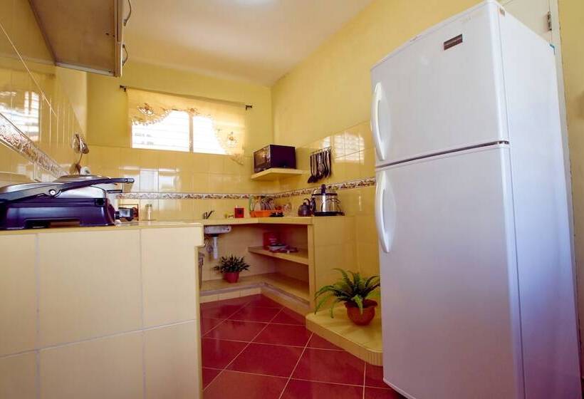 پانسیون Iriss House