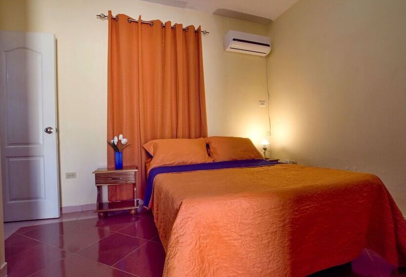 پانسیون Iriss House